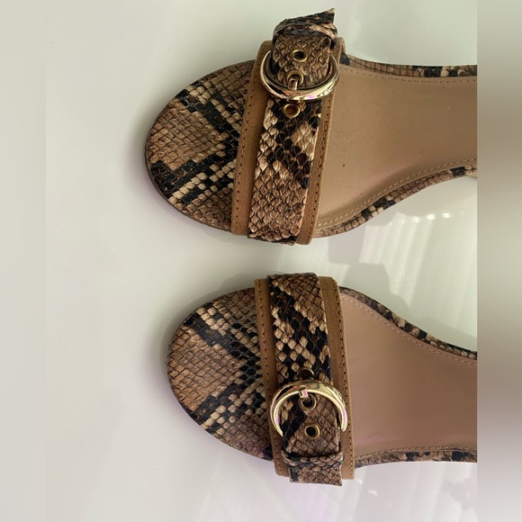 Snake skin buckle ankle strap wedge size 6.5 - Picture 2 of 4